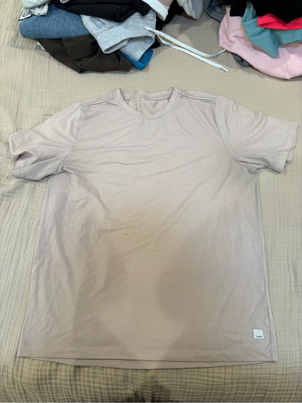 Vuori Strato Tech Tee Mens medium beige Performance Stretch Short Sleeve T Shirt